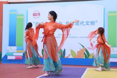 美加墨世界杯官方网站大学生艺术团歌舞表演.jpg